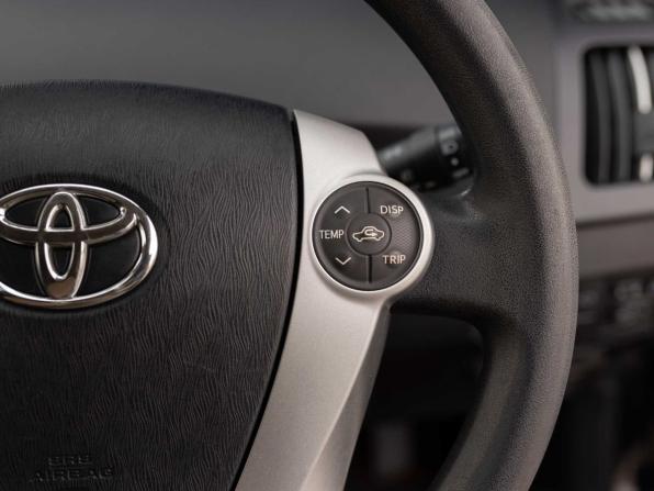 Toyota Prius III Рестайлинг (XW30) с пробегом 2013 года, цена 990 000 рублей, 224539 км, лифтбек, Автокод Объявления