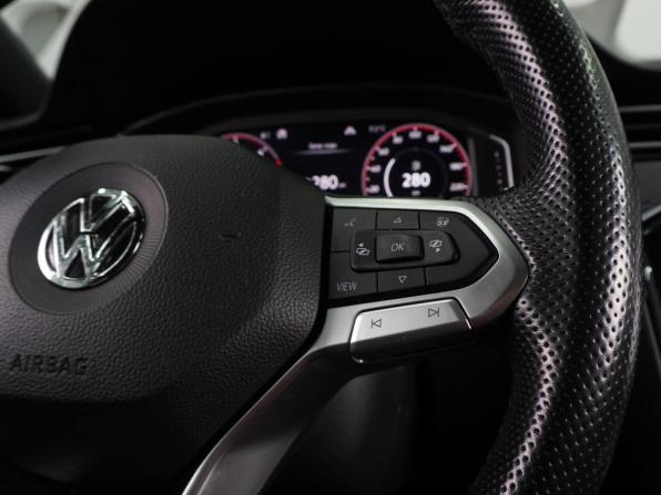 Volkswagen Passat B8 Рестайлинг с пробегом 2020 года, цена 3 233 000 рублей, 158842 км, универсал, Автокод Объявления