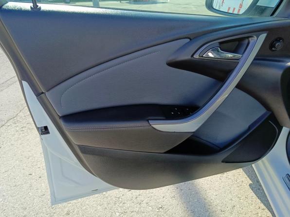 Opel Astra J Рестайлинг с пробегом 2013 года, цена 799 000 рублей, 229540 км, хэтчбек, Автокод Объявления