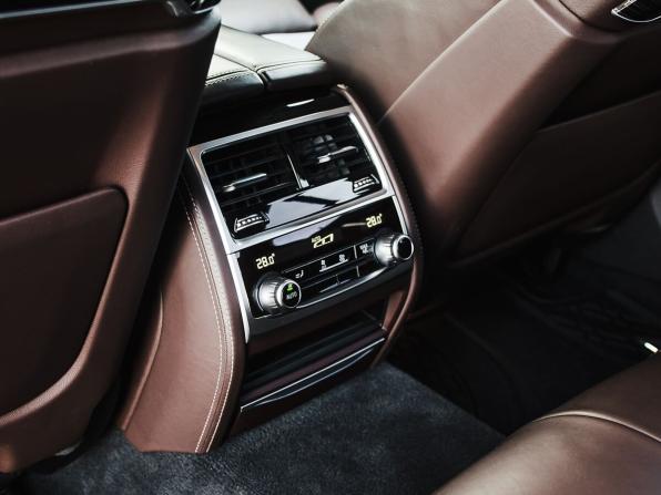 BMW 7 серии VI (G11/G12) Рестайлинг с пробегом 2019 года, цена 5 990 000 рублей, 98326 км, седан, Автокод Объявления