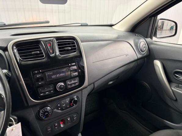 Renault Sandero II с пробегом 2015 года, цена 867 000 рублей, 148000 км, хэтчбек, Автокод Объявления