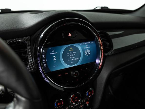 Mini Hatch III (F55/F56) Рестайлинг 2 с пробегом 2021 года, цена 2 899 700 рублей, 40133 км, хэтчбек, Автокод Объявления