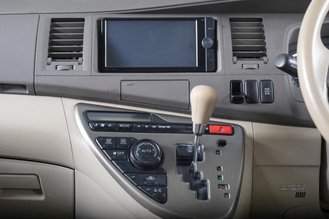Toyota ISis I Рестайлинг с пробегом 2009 года, цена 1 229 000 рублей, 135000 км, компактвэн, Автокод Объявления