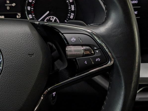 Skoda Octavia IV (A8) с пробегом 2021 года, цена 2 335 000 рублей, 74575 км, лифтбек, Автокод Объявления