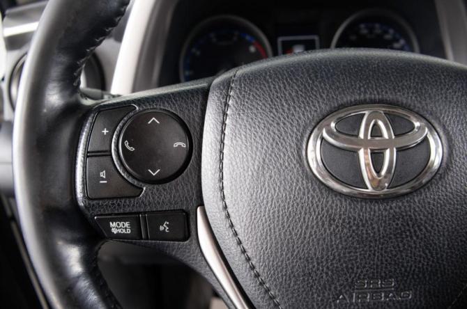 Toyota RAV4 IV (XA40) Рестайлинг с пробегом 2017 года, цена 2 799 000 рублей, 142562 км, внедорожник, Автокод Объявления