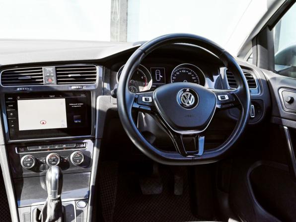 Volkswagen Golf VII Рестайлинг с пробегом 2018 года, цена 1 169 000 рублей, 92414 км, универсал, Автокод Объявления