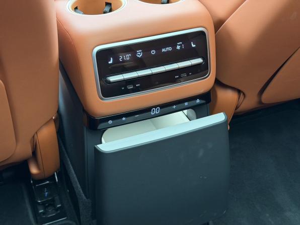 Li Auto (Lixiang) L9 I с пробегом 2023 года, цена 6 200 000 рублей, 30700 км, внедорожник, Автокод Объявления