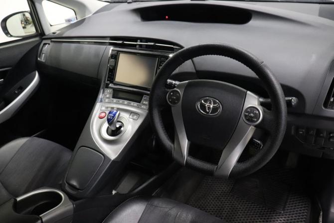 Toyota Prius III Рестайлинг (XW30) с пробегом 2013 года, цена 1 142 000 рублей, 222556 км, лифтбек, Автокод Объявления