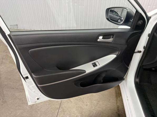 Hyundai Solaris I с пробегом 2013 года, цена 1 077 000 рублей, 66056 км, хэтчбек, Автокод Объявления