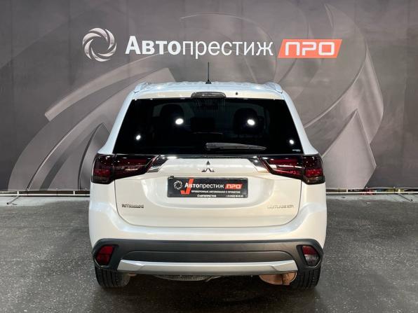 Mitsubishi Outlander III Рестайлинг 2 с пробегом 2015 года, цена 1 515 000 рублей, 192412 км, внедорожник, Автокод Объявления