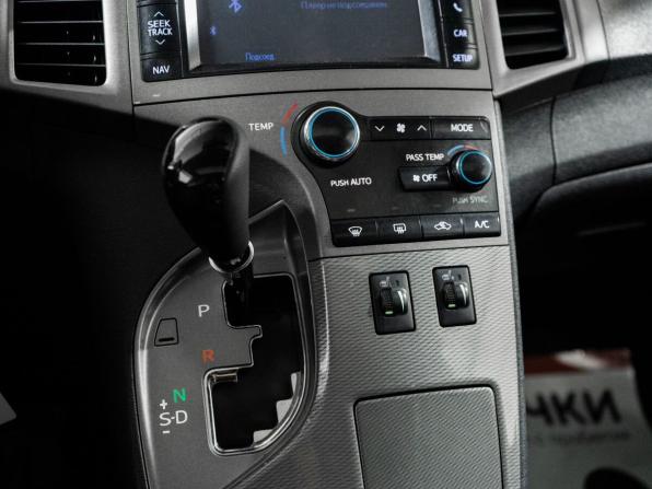Toyota Venza I Рестайлинг с пробегом 2013 года, цена 1 850 500 рублей, 210874 км, внедорожник, Автокод Объявления