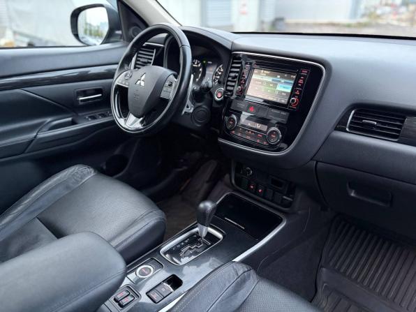 Mitsubishi Outlander III Рестайлинг 2 с пробегом 2017 года, цена 1 575 000 рублей, 212000 км, внедорожник, Автокод Объявления