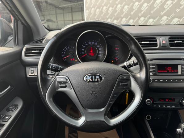 Kia Rio III Рестайлинг с пробегом 2016 года, цена 895 000 рублей, 133000 км, седан, Автокод Объявления
