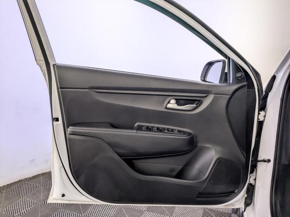 Kia Rio IV Рестайлинг с пробегом 2022 года, цена 1 745 000 рублей, 102660 км, хэтчбек, Автокод Объявления