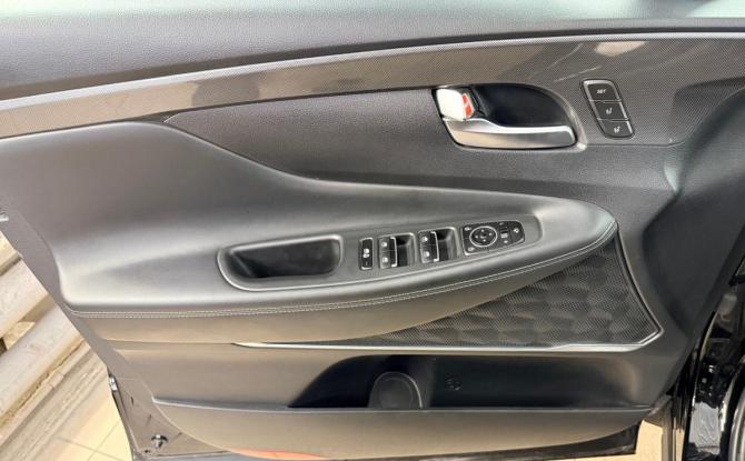 Hyundai Santa Fe IV Рестайлинг с пробегом 2022 года, цена 4 618 000 рублей, 44989 км, внедорожник, Автокод Объявления