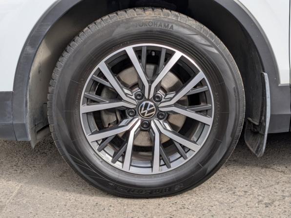 Volkswagen Tiguan II Рестайлинг с пробегом 2021 года, цена 2 595 000 рублей, 79435 км, внедорожник, Автокод Объявления