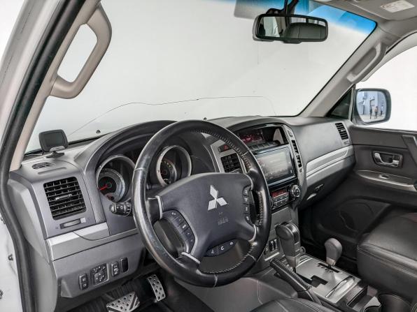 Mitsubishi Pajero IV Рестайлинг 2 с пробегом 2017 года, цена 3 330 000 рублей, 106953 км, внедорожник, Автокод Объявления