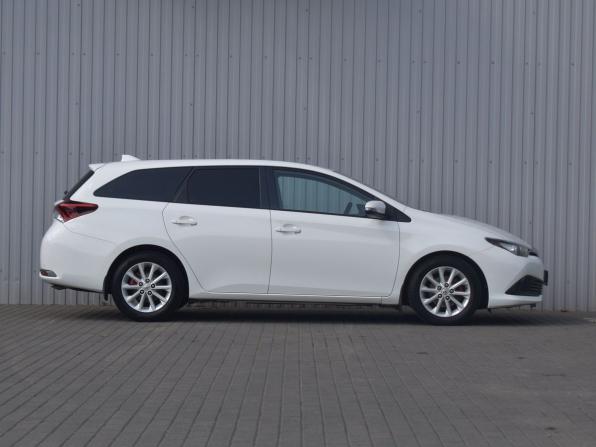 Toyota Auris II Рестайлинг с пробегом 2018 года, цена 1 449 000 рублей, 130273 км, универсал, Автокод Объявления