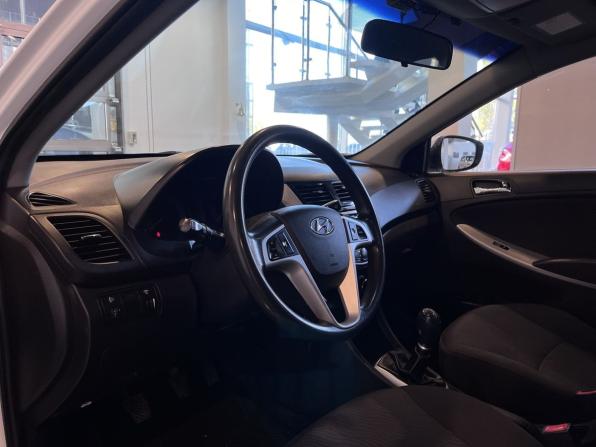 Hyundai Solaris I с пробегом 2013 года, цена 670 000 рублей, 156239 км, седан, Автокод Объявления