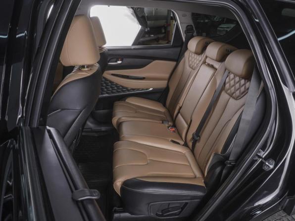 Hyundai Santa Fe IV Рестайлинг с пробегом 2023 года, цена 4 570 000 рублей, 31460 км, внедорожник, Автокод Объявления