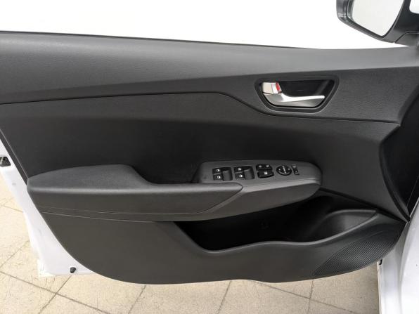 Hyundai Solaris II Рестайлинг с пробегом 2021 года, цена 1 440 000 рублей, 83670 км, седан, Автокод Объявления