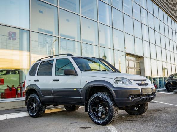 Chevrolet Niva I Рестайлинг с пробегом 2017 года, цена 898 000 рублей, 90492 км, внедорожник, Автокод Объявления