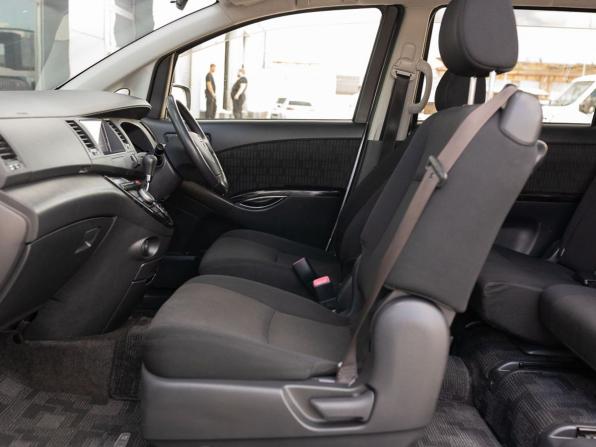 Toyota ISis I Рестайлинг с пробегом 2011 года, цена 1 280 000 рублей, 119487 км, компактвэн, Автокод Объявления