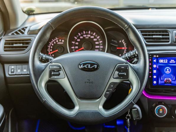 Kia Rio III Рестайлинг с пробегом 2015 года, цена 998 000 рублей, 182631 км, хэтчбек, Автокод Объявления