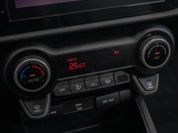 Kia Rio IV Рестайлинг с пробегом 2021 года, цена 1 649 030 рублей, 120042 км, седан, Автокод Объявления