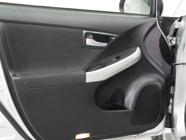 Toyota Prius III Рестайлинг (XW30) с пробегом 2014 года, цена 1 210 000 рублей, 199625 км, лифтбек, Автокод Объявления