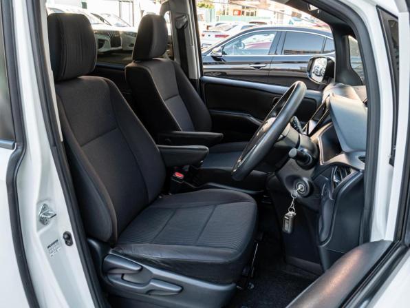 Toyota Noah III (R80) с пробегом 2015 года, цена 1 745 000 рублей, 199448 км, минивэн, Автокод Объявления