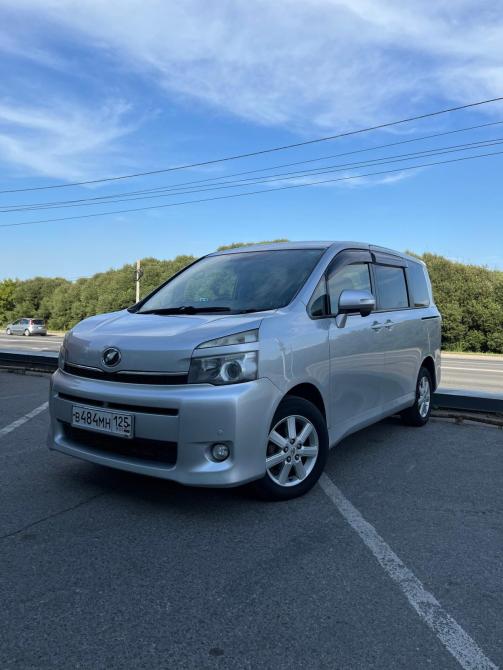 Toyota Voxy II (R70) Омск  - изображение 4