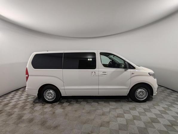 Hyundai H-1 II Рестайлинг 2 с пробегом 2021 года, цена 3 299 000 рублей, 171288 км, минивэн, Автокод Объявления