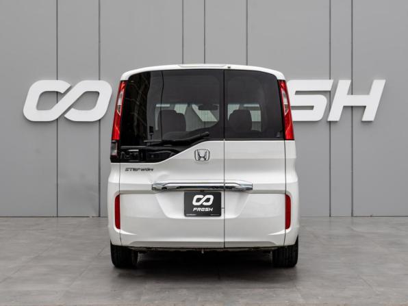 Honda Stepwgn V с пробегом 2016 года, цена 2 148 000 рублей, 64026 км, минивэн, Автокод Объявления