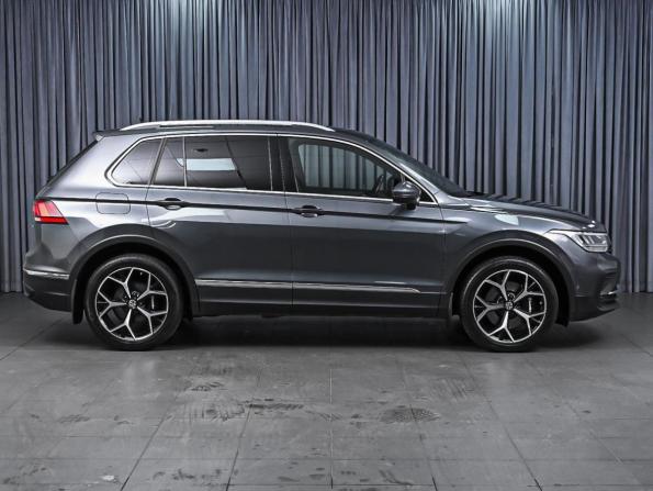 Volkswagen Tiguan II Рестайлинг с пробегом 2021 года, цена 3 239 000 рублей, 126103 км, внедорожник, Автокод Объявления