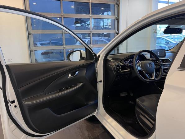 Changan Alsvin с пробегом 2023 года, цена 1 100 000 рублей, 48056 км, седан, Автокод Объявления