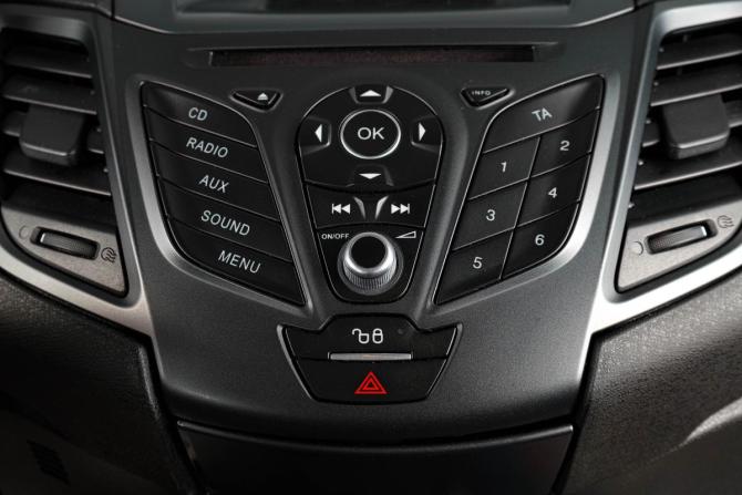 Ford Fiesta Mk6 Рестайлинг с пробегом 2015 года, цена 819 000 рублей, 166000 км, седан, Автокод Объявления