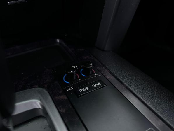 Toyota Land Cruiser 200 Series Рестайлинг 1 с пробегом 2012 года, цена 3 350 000 рублей, 207268 км, внедорожник, Автокод Объявления