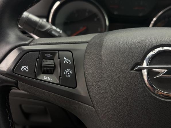 Opel Astra K с пробегом 2017 года, цена 1 125 900 рублей, 141809 км, универсал, Автокод Объявления