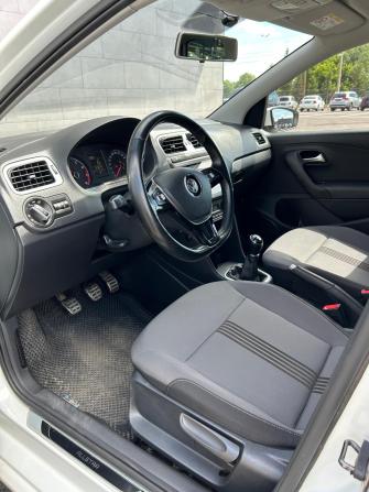 Volkswagen Polo V Рестайлинг с пробегом 2016 года, цена 1 130 000 рублей, 101621 км, седан, Автокод Объявления