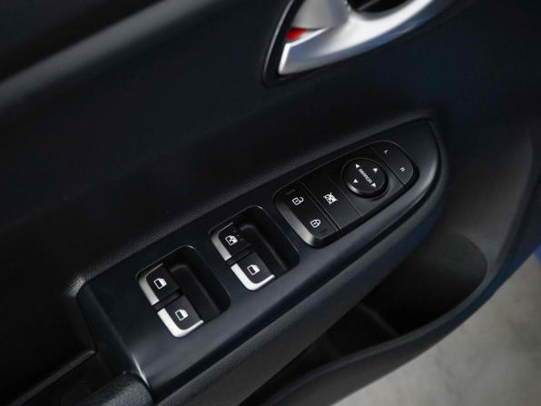 Kia Rio IV Рестайлинг с пробегом 2020 года, цена 1 299 000 рублей, 168500 км, седан, Автокод Объявления