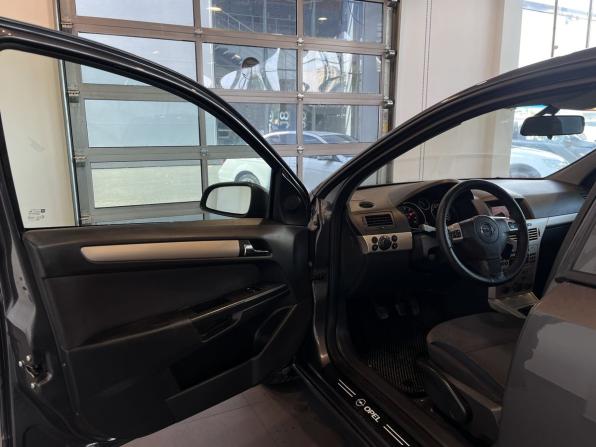 Opel Astra H Рестайлинг с пробегом 2008 года, цена 362 000 рублей, 301085 км, седан, Автокод Объявления