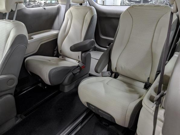 Kia Carnival IV с пробегом 2023 года, цена 4 850 000 рублей, 31601 км, минивэн, Автокод Объявления