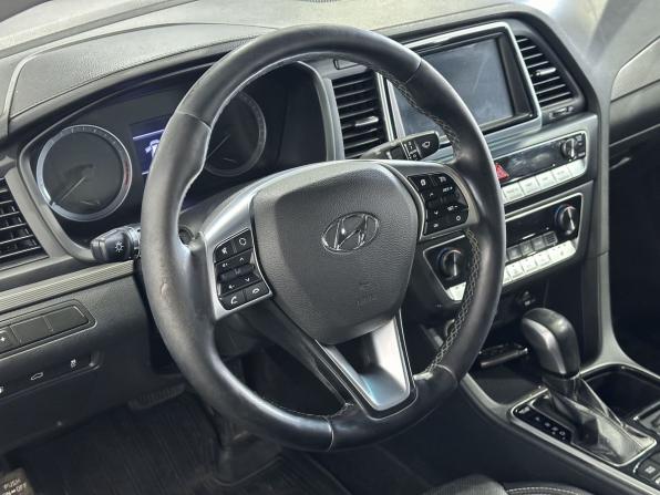 Hyundai Sonata VII (LF) Рестайлинг с пробегом 2019 года, цена 1 690 000 рублей, 178844 км, седан, Автокод Объявления