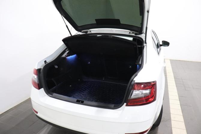 Skoda Octavia III (A7) Рестайлинг с пробегом 2017 года, цена 1 863 000 рублей, 153141 км, лифтбек, Автокод Объявления