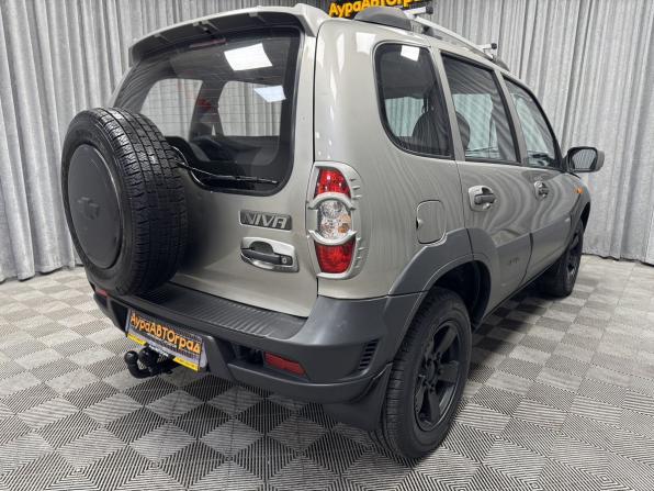 Chevrolet Niva I Рестайлинг с пробегом 2010 года, цена 497 000 рублей, 181078 км, внедорожник, Автокод Объявления