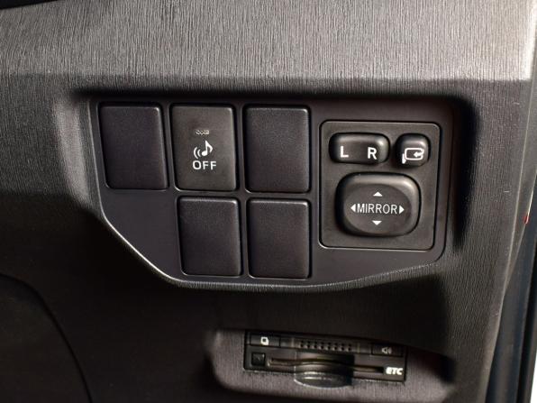 Toyota Prius III Рестайлинг (XW30) с пробегом 2015 года, цена 1 230 999 рублей, 171039 км, лифтбек, Автокод Объявления