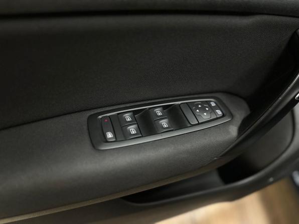 Renault Megane IV с пробегом 2018 года, цена 1 250 000 рублей, 213847 км, универсал, Автокод Объявления