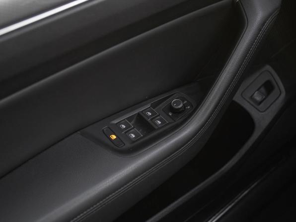 Volkswagen Passat B8 Рестайлинг с пробегом 2019 года, цена 2 520 000 рублей, 123454 км, универсал, Автокод Объявления