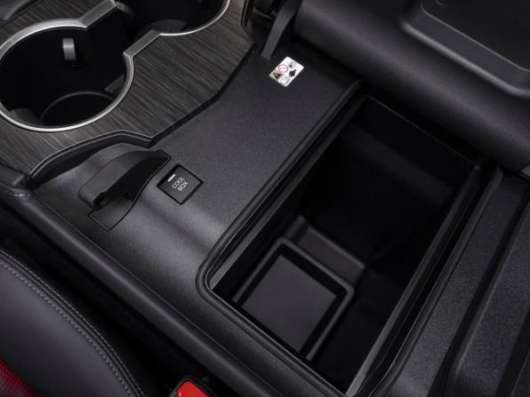 Toyota Land Cruiser 300 Series с пробегом 2024 года, цена 14 250 000 рублей, 34 км, внедорожник, Автокод Объявления